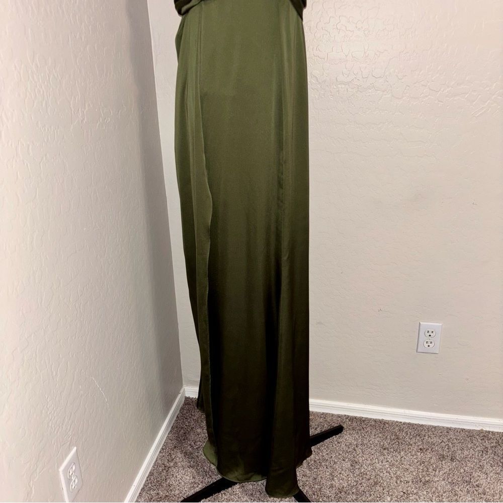 Elegant One-Shoulder Green Dress - Picture 5 of 16